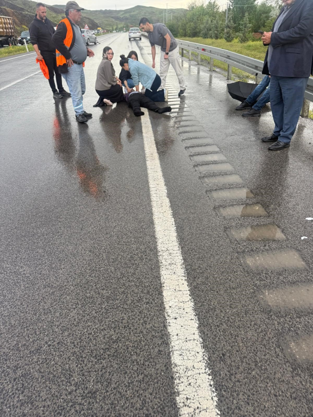 Yardım etmek isterken canından oldu: Yozgat'ta kaza yerinde otomobilin çarptığı yaya kurtarılamadı