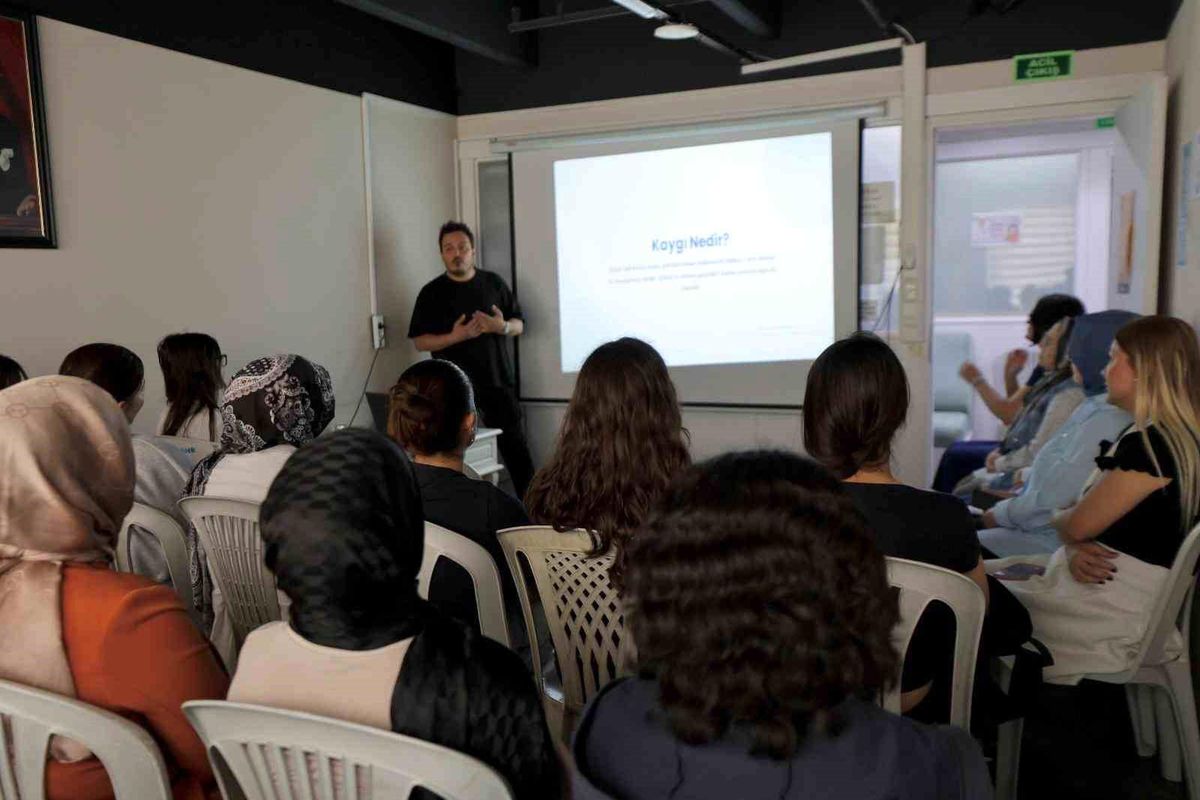 Yunusemre Belediyesinden öğrencilere "Sınav Kaygısı Yönetimi" semineri