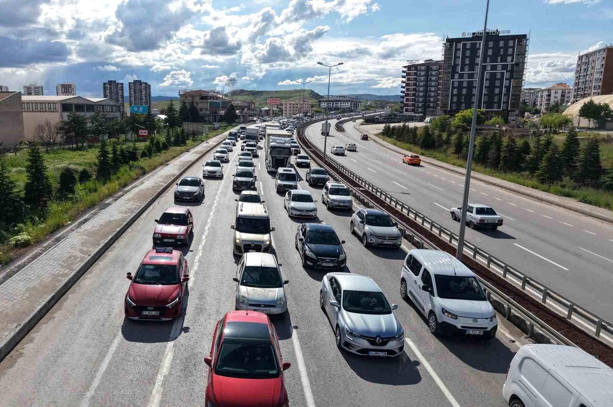 Kırıkkale\'de Kurban Bayramı Trafik Yoğunluğu