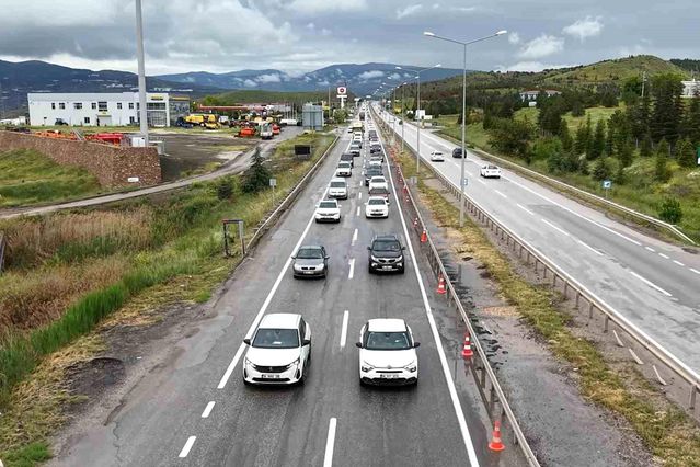Kırıkkale'de Bayram Trafik Yoğunluğu