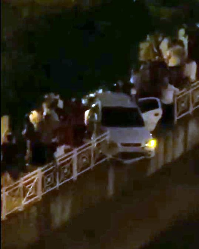 Adana'da Otomobil Sulama Kanalında Asılı Kaldı