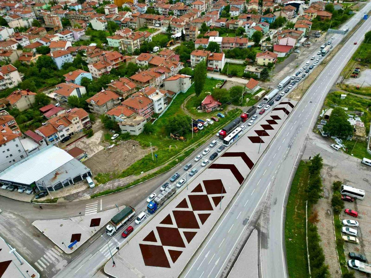 Afyonkarahisar\'da Bayram Trafiği Yoğunlaştı