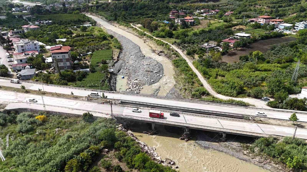 Akıntıya kapılarak nehirde kaybolan 20 yaşındaki genci arama çalışmaları üçüncü günde devam ediyor
