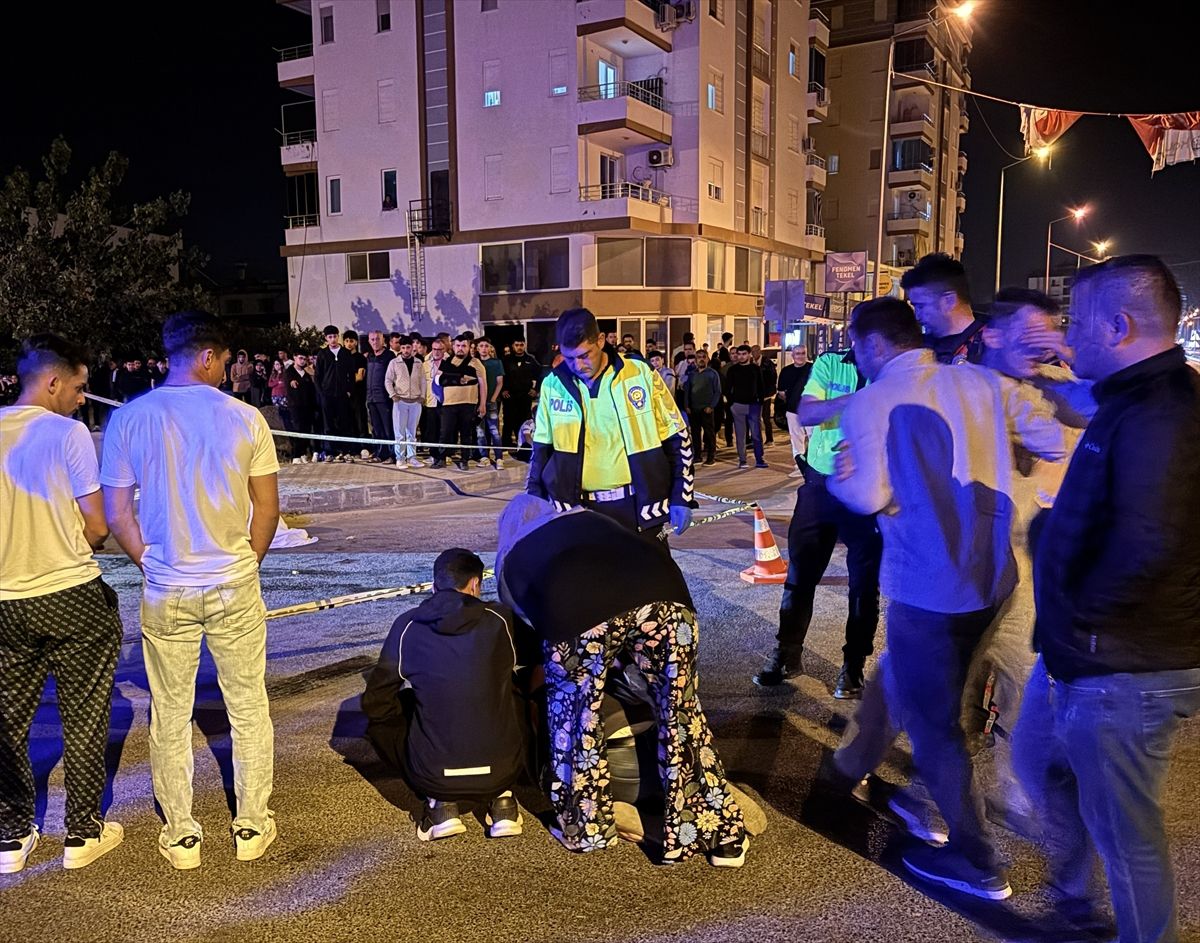 Kumluca\'da Motosiklet-Cöp Kamyonu Kazası: 2 Kişi Hayatını Kaybetti