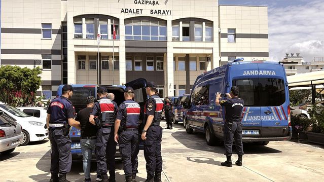 Antalya'da Usulsüz Reçete Operasyonu