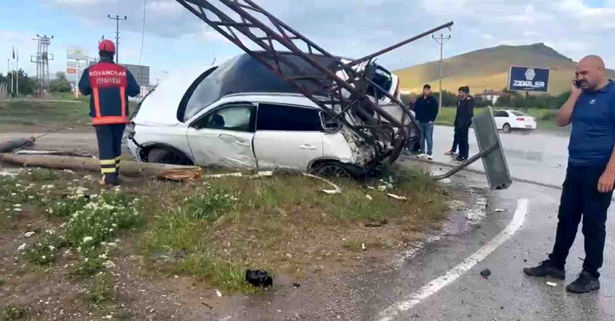 Elazığ-Bingöl Yolunda Kaza: 4 Yaralı