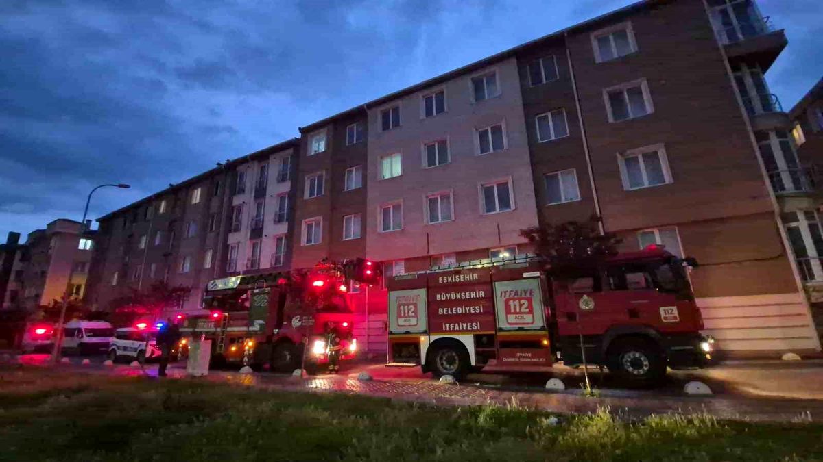 Eskişehir\'de Apartman Yangını