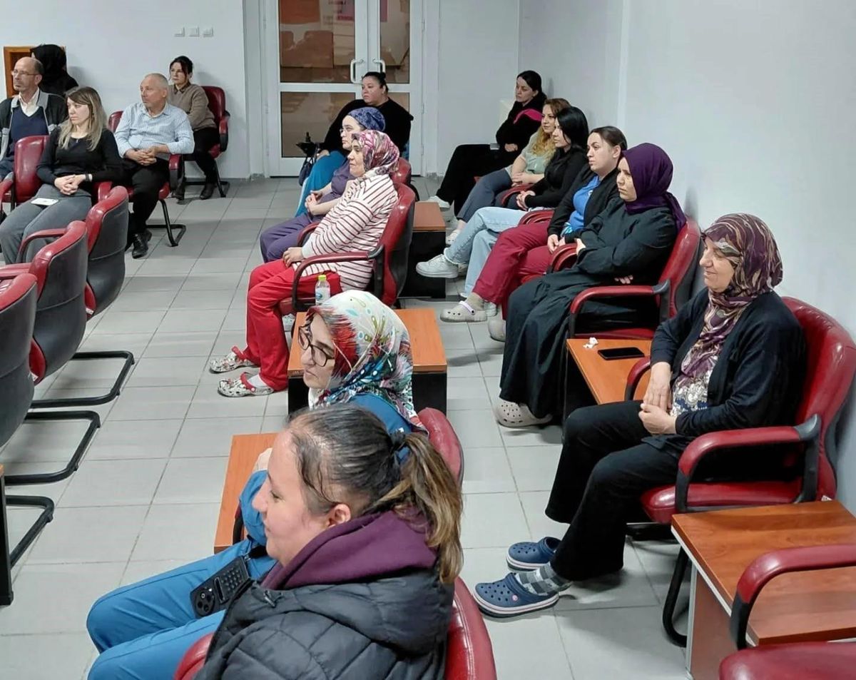Bilecik\'te Huzurevi Personeline Madde Bağımlılığı Eğitimi