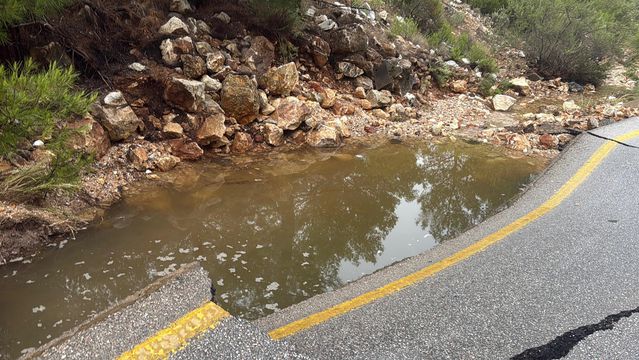 Bodrum'da Su Hattı Patladı, Trafikte Uzun Kuyruklar Oluştu