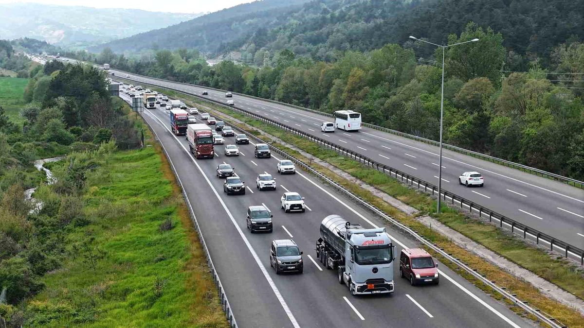 Bolu\'da Kurban Bayramı Trafik Yoğunluğu Artıyor