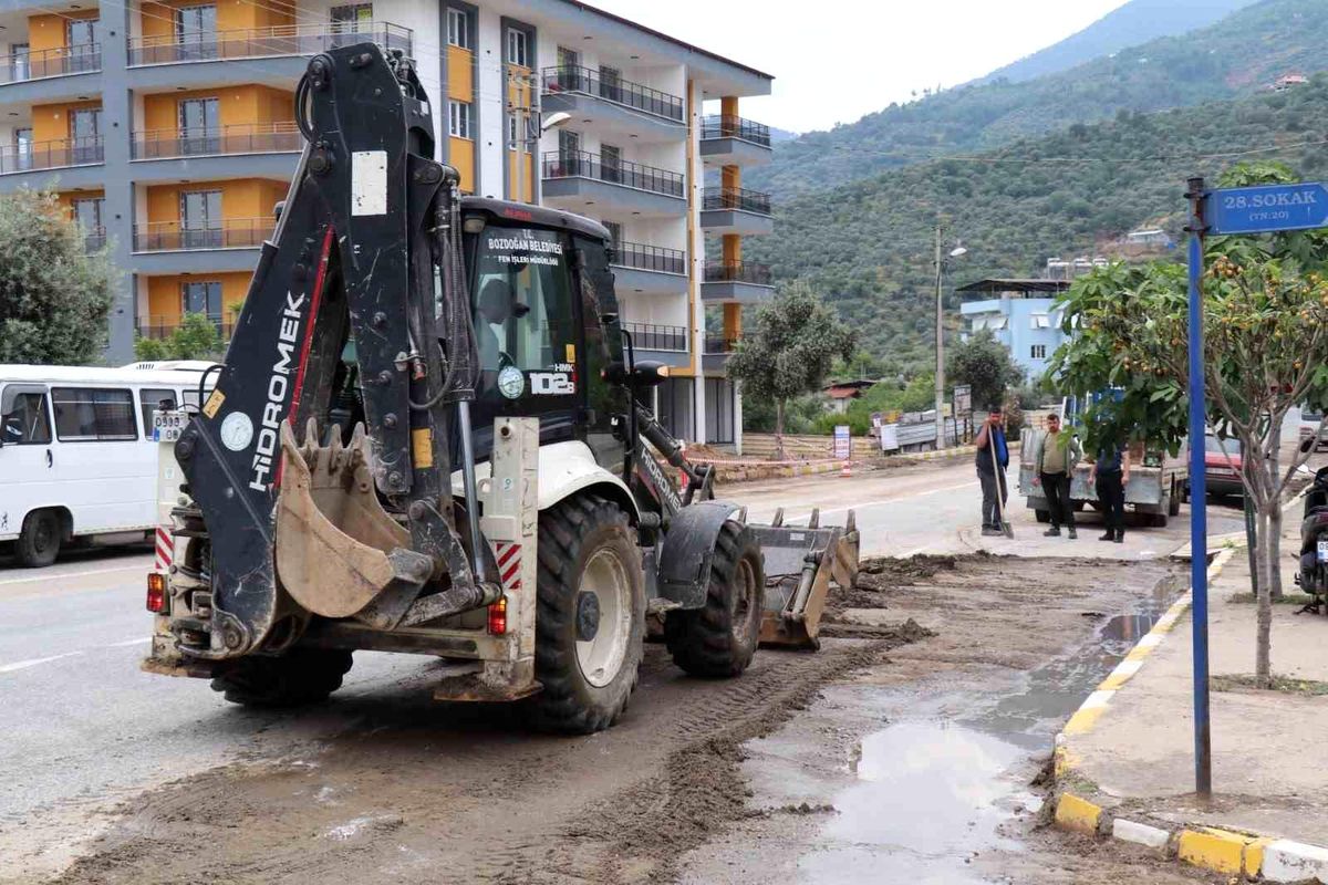 Bozdoğan\'da yağışın izleri siliniyor