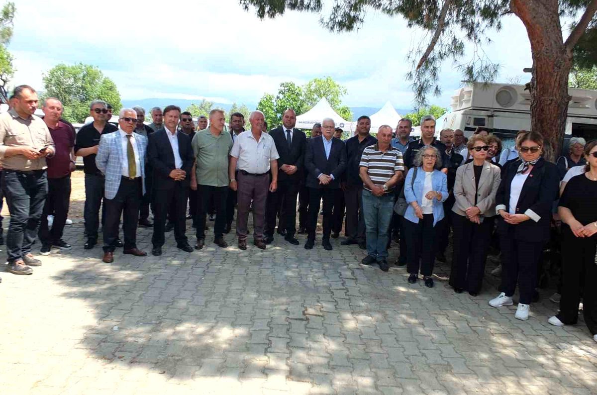 Burhaniye\'de eski okul AŞ evi ve gençlik toplantı odası oldu