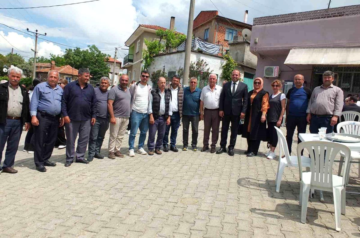 Burhaniye de geleneksel Ağacık Hayrı yüzlerce insanı buluşturdu
