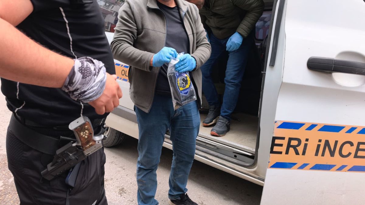 İnegöl\'de Kaçan Şüpheliden Ruhsatsız Tabanca Çıktı