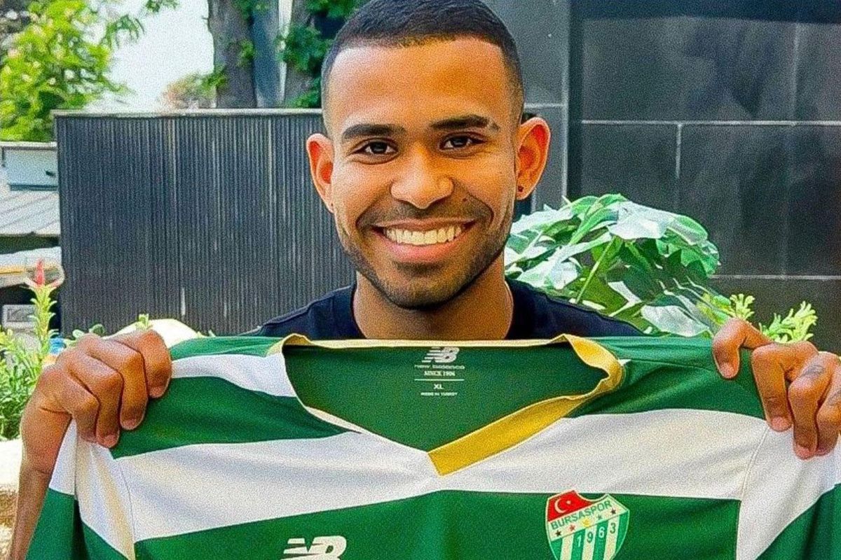 Bursaspor\'dan tarihi transfer: 4 yıl sonra ilk kez yabancı oyuncuya imza attırabildiler