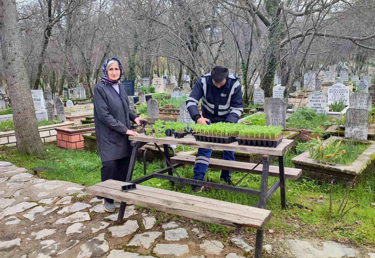 Büyükşehir\'in mezarlıklarda bayram hazırlığı sürüyor