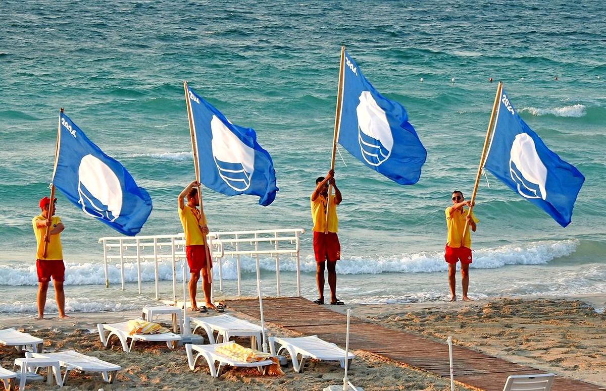 Çeşme\'de 13 plaj ve 2 marinada Mavi Bayrak dalgalanacak
