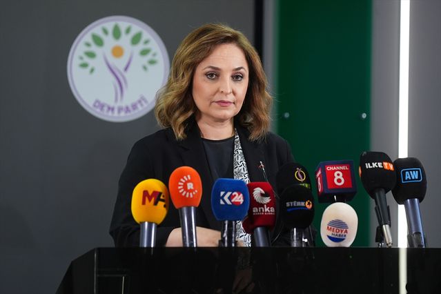 DEM Parti'den Demokrasi Vurgusu