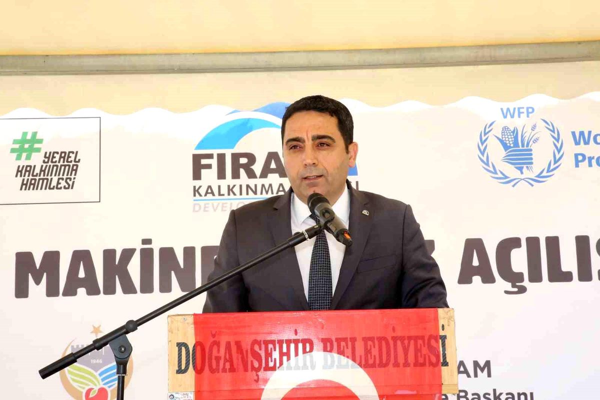 Doğanşehir\'de buğday üretimine güç katacak ortak tarım makineleri parkı açıldı