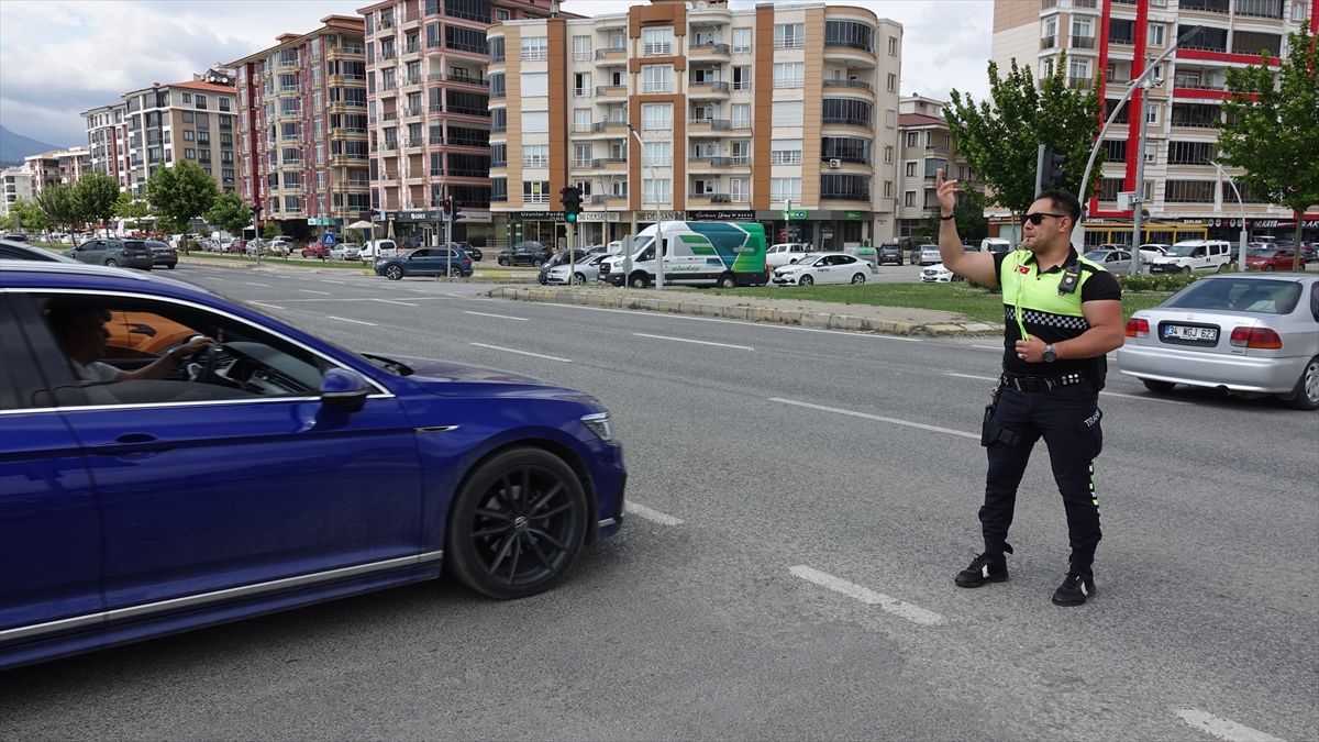 Kurban Bayramı\'nda Edremit\'te Yoğun Trafik