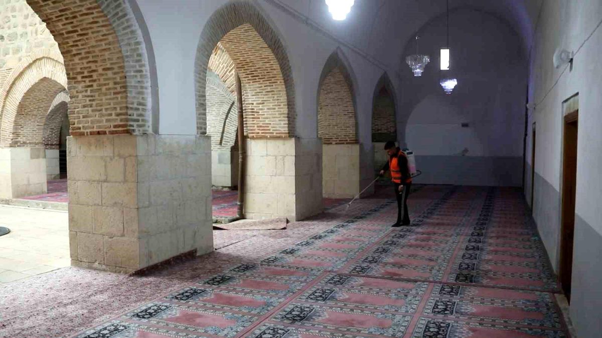 Elazığ\'da bayram öncesi camilerde detaylı temizlik