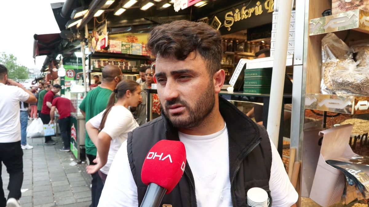 Bayram öncesi Eminönü\'nde yoğunluk, satışlar durgun