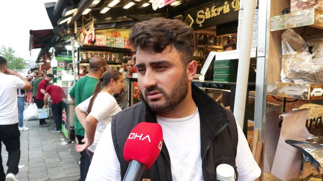 Bayram öncesi Eminönü'nde yoğunluk, satışlar durgun
