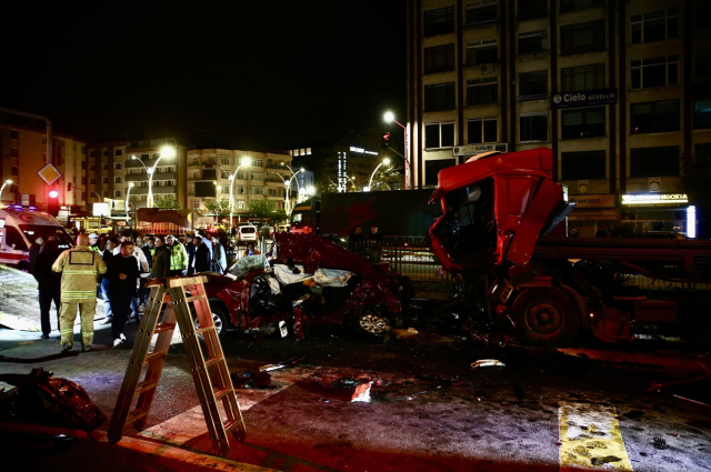 Giresun'da tır iki otomobile çarptı: 5 ölü, 6 yaralı