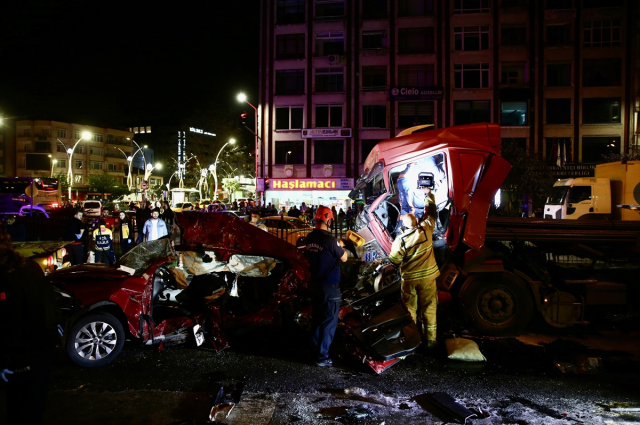Giresun'da tır iki otomobile çarptı: 5 ölü, 6 yaralı