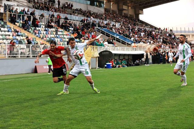 Gölcükspor, 5 yıl aradan sonra 3. TFF Lig'e yükseldi