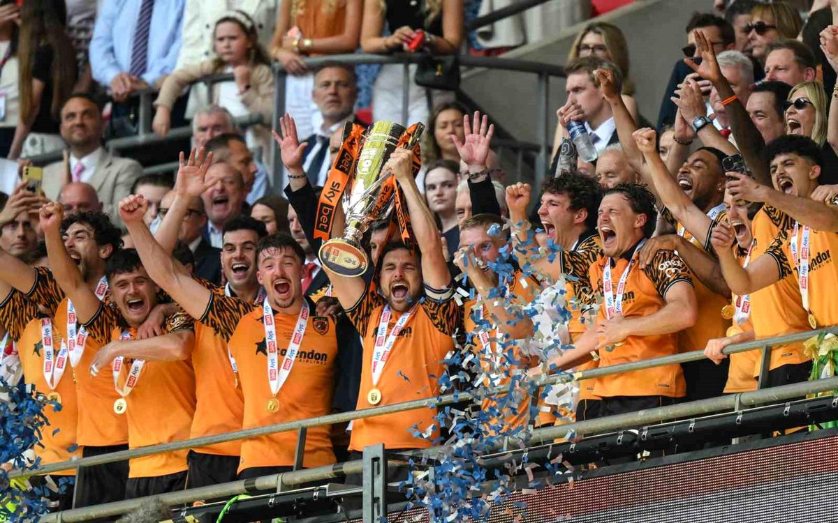 Hull City Premier Lig\'e Yükseldi