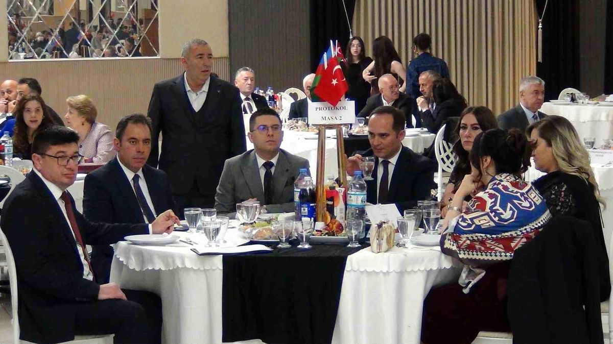 Kars\'ta Azerbaycan\'ın Bağımsızlık Günü dolayısıyla etkinlik düzenlendi