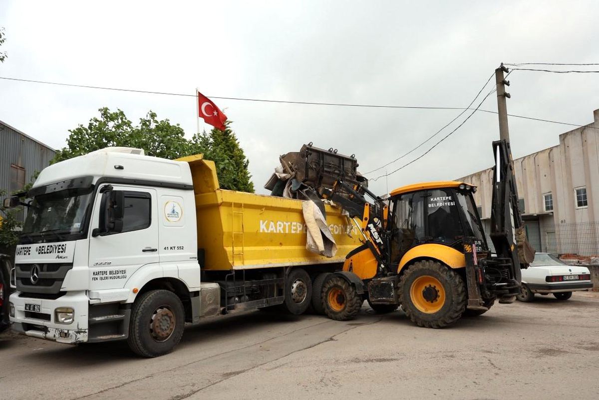 Kartepe\'de bayram öncesi temizlik mesaisi