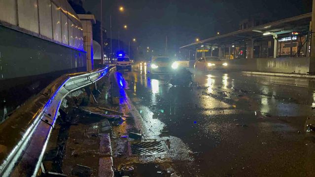Bursa'da Yağışlı Havada Kaza
