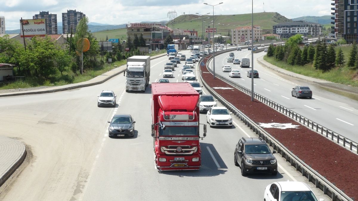 Kırıkkale\'de Bayram Trafik Yoğunluğu