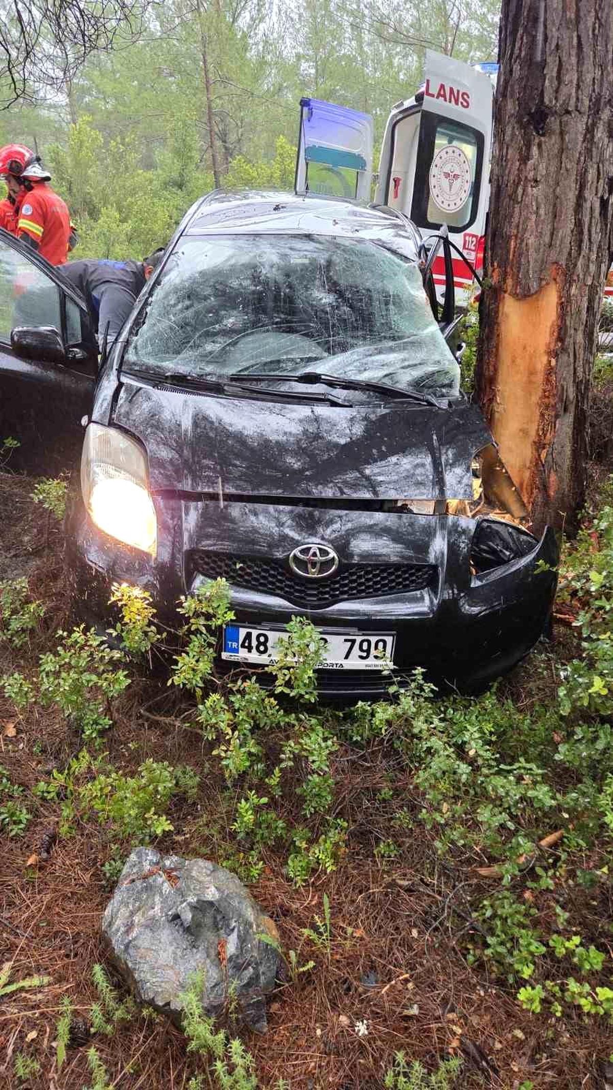 Bodrum\'da Kontrolden Çıkan Araç Ormana Uçtu