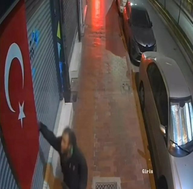 Türk Bayrağını Sökme Olayı