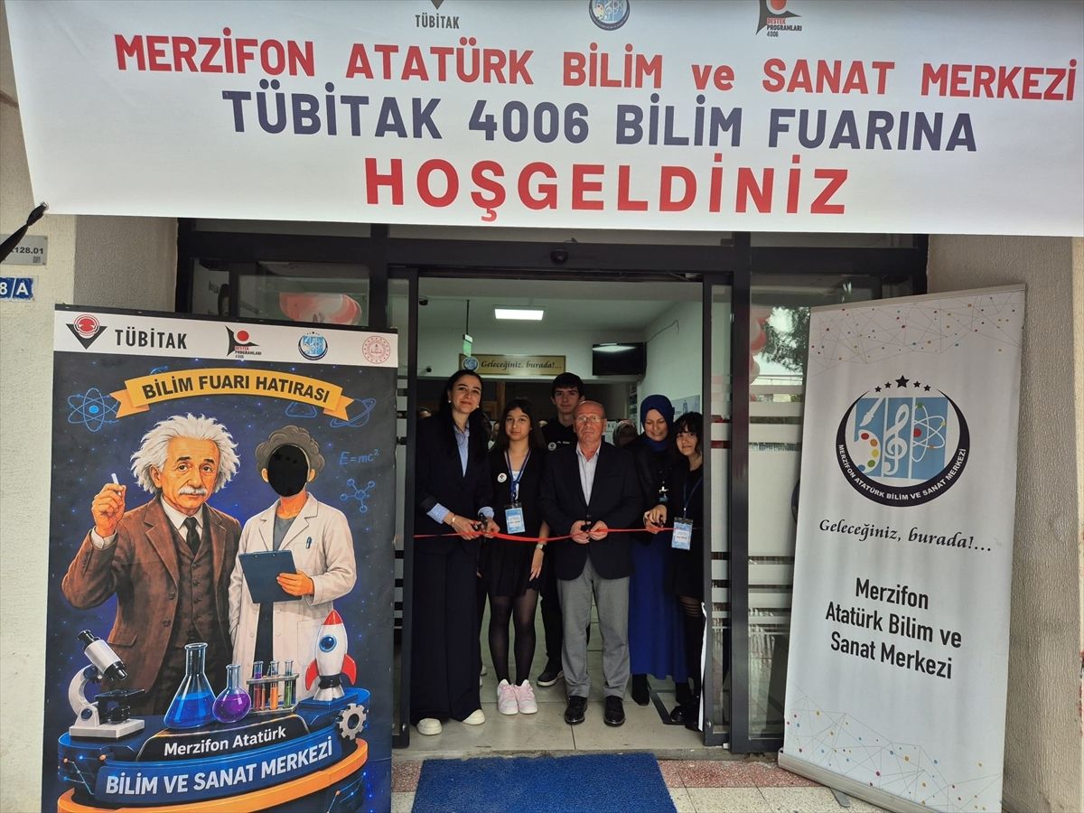 Merzifon\'da TÜBİTAK Bilim Fuarı Açıldı