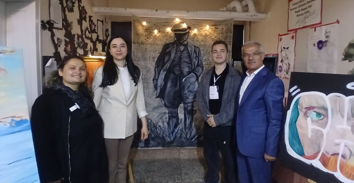 Merzifon\'da Lise Öğrencilerinin Resim Sergisi