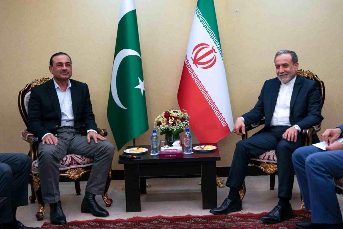 Pakistan\'dan İran-ABD Krizine Arabuluculuk
