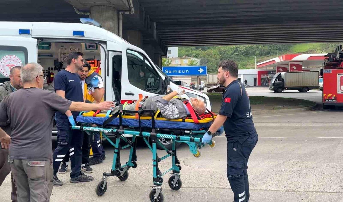 Tekkeköy\'de Trafik Kazası: 2 Yaralı