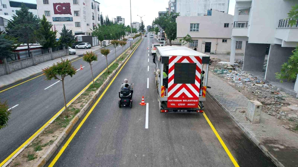 Adıyaman\'da 1. Çevre Yolu\'na Sıcak Asfalt ve Yol Çizgisi