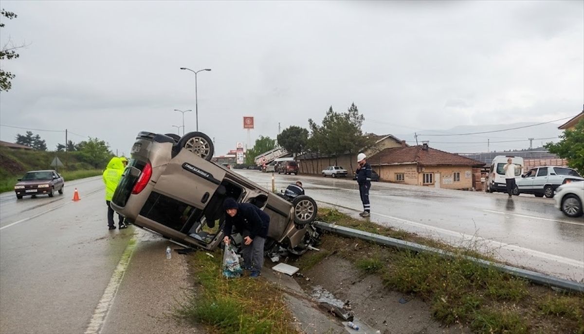 Boyabat\'ta Trafik Kazası: 5 Yaralı
