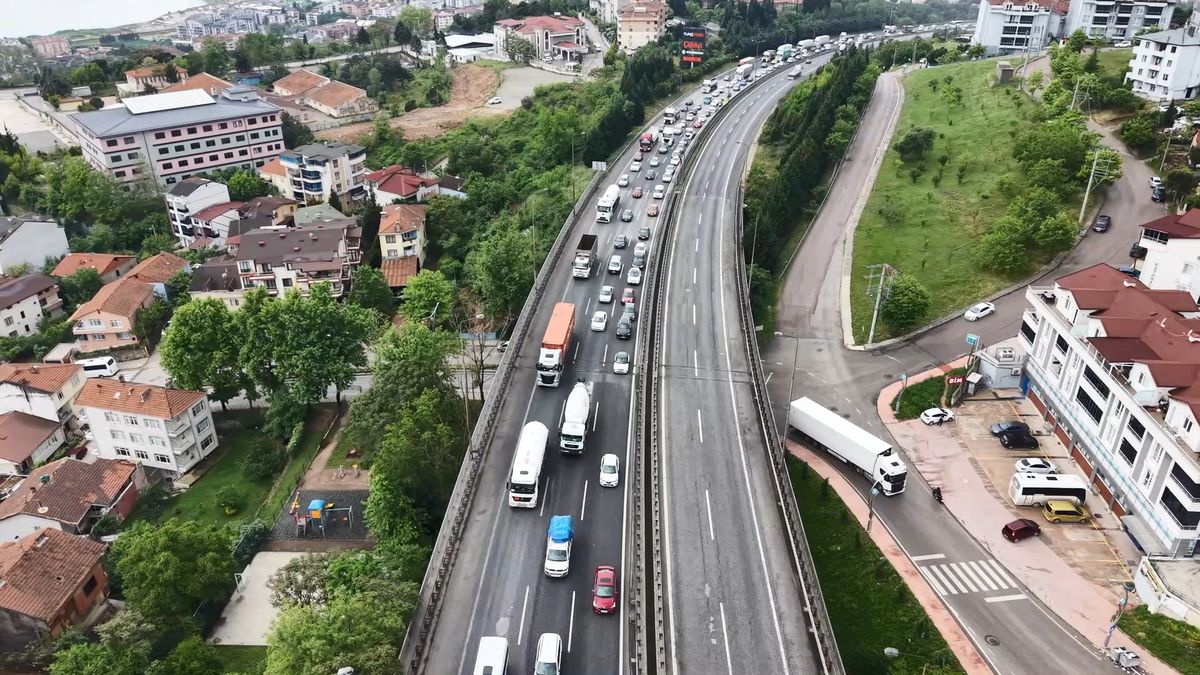 TEM Otoyolu\'nda Bayram Yoğunluğu