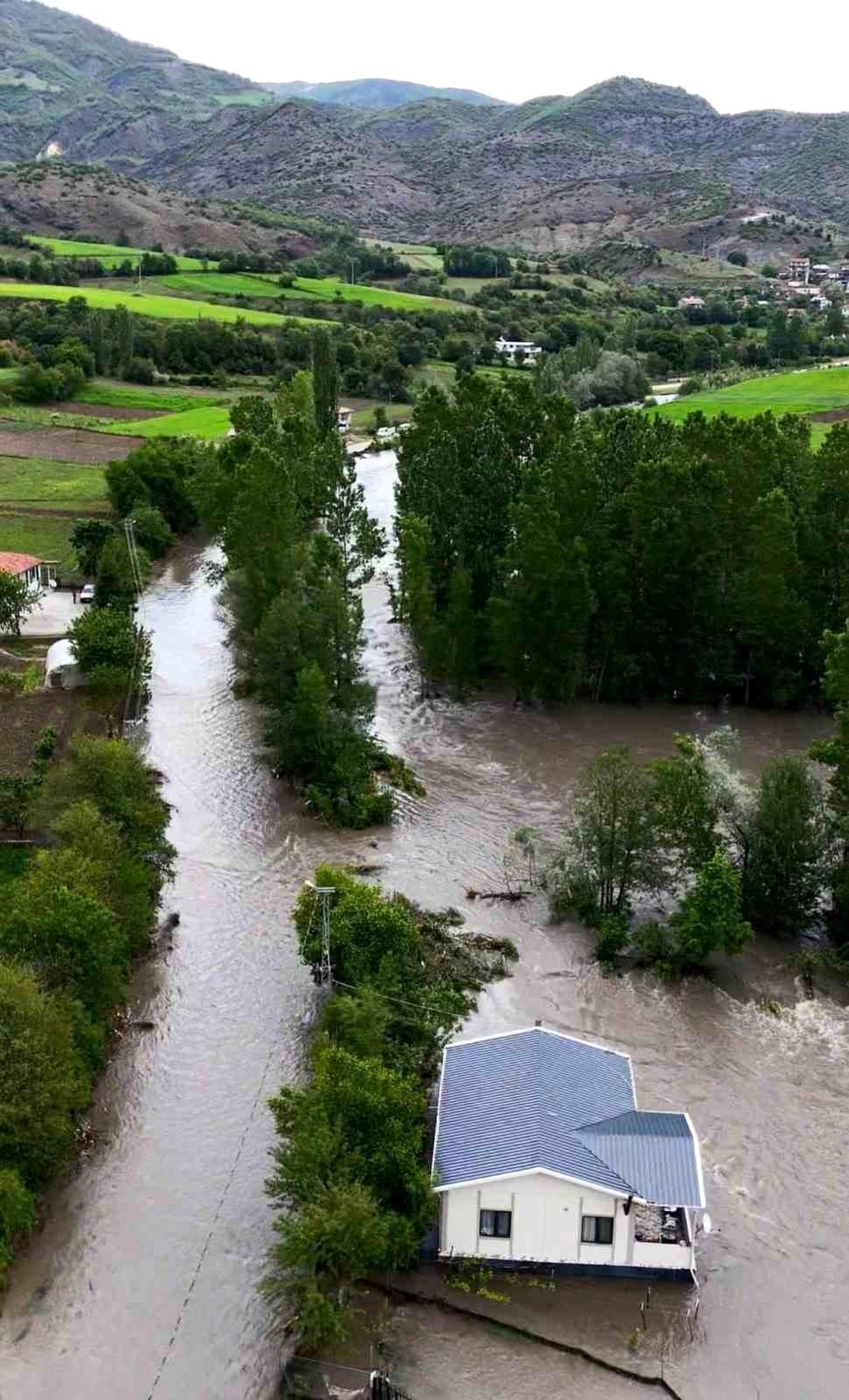 Tokat\'ta Taşkında Araç Kurtarıldı