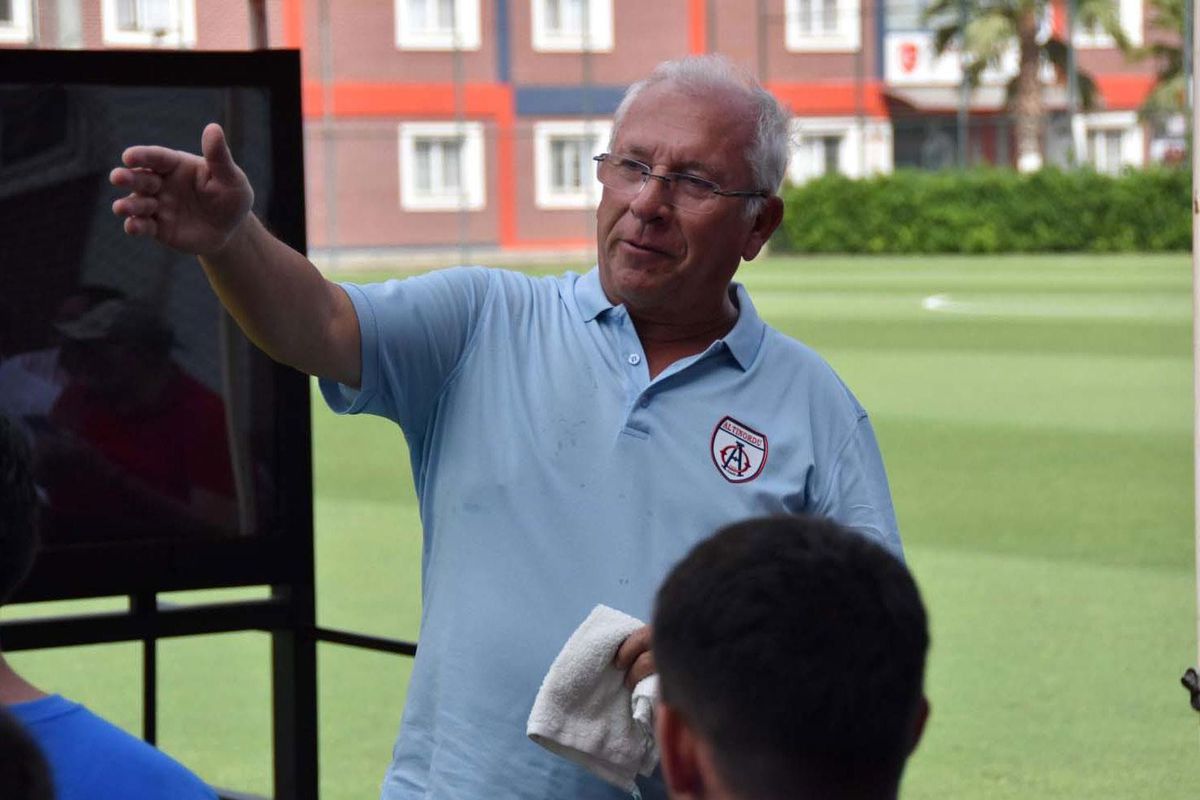 Türk futbolunun önemli kulüplerinden Altınordu devrediliyor