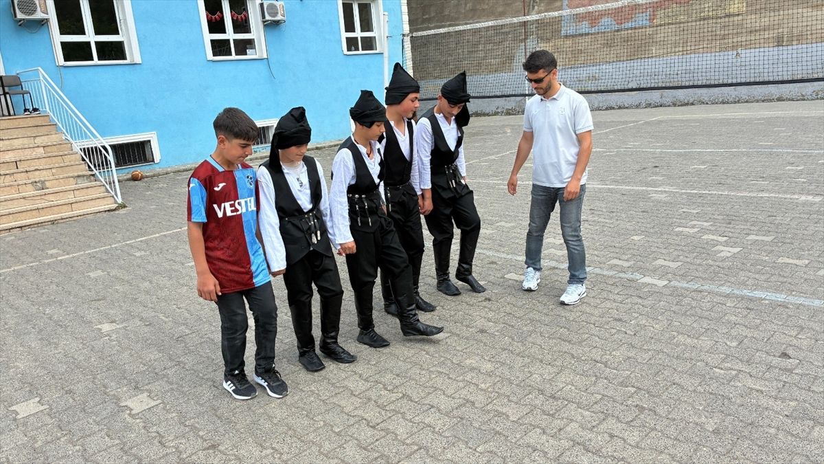 Öğrenciler Horon Oynayarak Kültürel Zenginlik Kazanıyor
