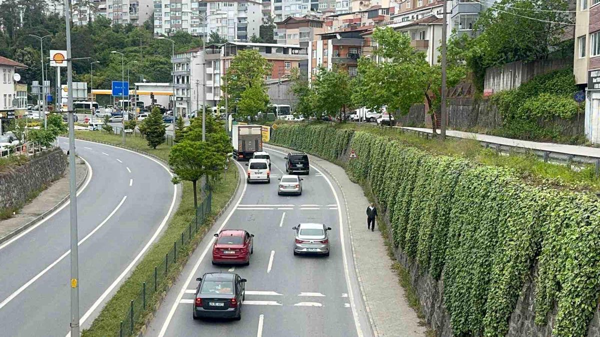 Kurban Bayramı Trafiği: D-100\'de Yoğunluk Artıyor