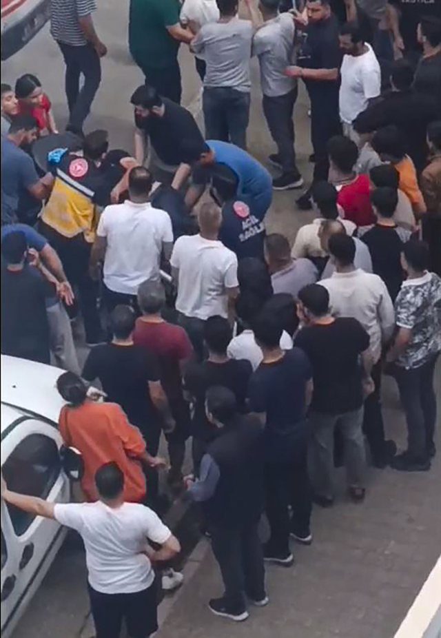Sokakta yürürken kurşun yağdırdılar: 26 yaşındaki genç kurtarılamadı