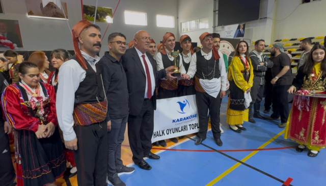 Ağrı ekibi halk oyunlarında bölge şampiyonu oldu